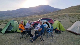 Uşaklı dağcılar, Malazgirt Zaferi anısına Süphan Dağına tırmandı