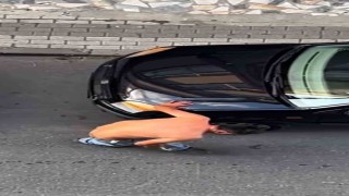 Üsküdarda satırlı saldırgan park halindeki araçlara zarar verdi