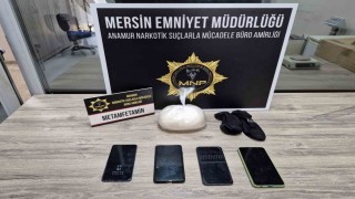 Uyuşturucu ele geçirilen araçtaki biri eski avukat 3 şüpheli tutuklandı