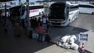 Uzman çavuşun otobüs geç geldi diye silah çektiği anlar kamerada