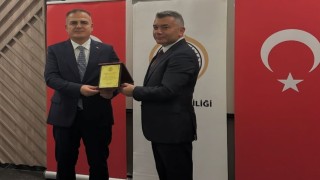 Vali Akbıyıktan Tuğgeneral Büyüke plaketli uğurlama