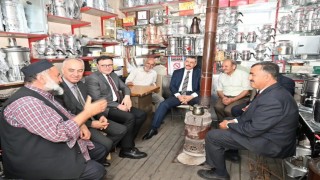 Vali Çiftçi, Kavaflar çarşısı esnafını ziyaret etti