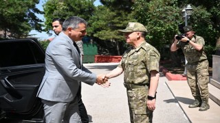 Vali Çiftçiden Altuğ Paşaya tebrik