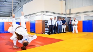 Vali İsmail Ustaoğlundan; Genç sporculara moral ve destek