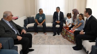 Vali Yılmaz Vatandaşları Evlerinde Ziyaret Etti