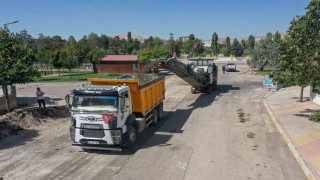 Van Büyükşehir Belediyesi Suvaroğlu Caddesinde çalışmalara başladı