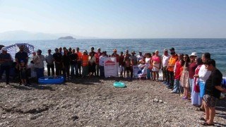 Van Gölü için çöp topladılar, duvar boyadılar