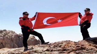 Vanda JAK ekipleri Erek Dağı zirvesinde Türk bayrağını dalgalandırdı