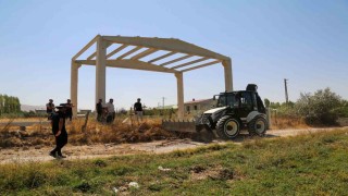 Vanda kamu alanlarını işgal eden yapıları kaldırıyor