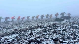 Vanlı dağcılar 7 günde Türkiyenin en yüksek üç zirvesine çıktı