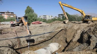 VASKİ ana su hattındaki arızayı gidermek için kesintisiz mesai yapıyor