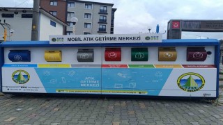 Vatandaş, mobil atık getirme merkezinin dolu olmasına tepki