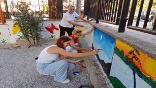 Veliler ve öğretmenler el ele verdi okul güzelleşti