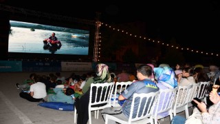 Vezirköprüde açık hava sineması ile yaz akşamı keyfi