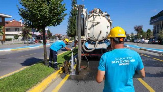 Yağmur suyu hatları temizleniyor