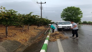 Yağmur suyu kanalları temizleniyor