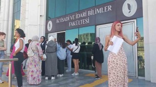 Yalovada trafik kazası nedeniyle onlarca öğrenci AÖF sınavına geç kaldı