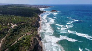 Yasak sonrası Şile sahilleri boş kaldı: Dalgalar havadan görüntülendi