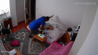 Yatalak annesini döverek komalık etmişti, gözaltına alındı