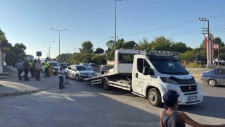 Yayaya yol vermek istedi, 3 araç birbirine girdi