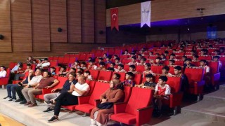 Yaz spor okullarındaki öğrencilere sürpriz sihirbazlık gösterisi