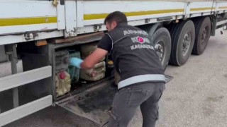 Yedek yakıt bidonunda 4 milyon TL değerinde kaçak telefon çıktı