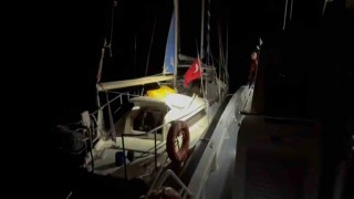 Yelkenli tekne ile kaçarken yakalandılar