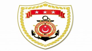 Yelkenli teknede 46 düzensiz göçmen ve 3 göçmen kaçakçısı yakalandı