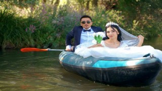 Yeni evlenen çift soluğu kanoda aldı