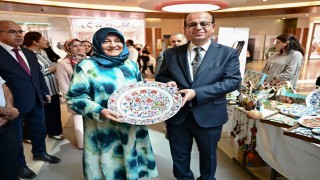 Yeşilyurtta kadınların el emeği eserleri sergilendi