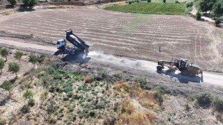 Yeşilyurtta kırsal yollar sathi asfaltla buluşuyor