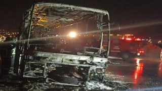 Yolcu otobüsü alev topuna döndü, şoförün erken fark etmesi faciayı önledi