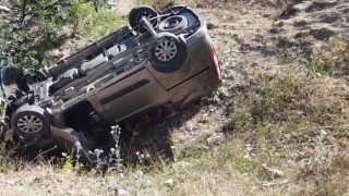 Yoldan çıkan minibüs şarampole uçtu: 6 yaralı