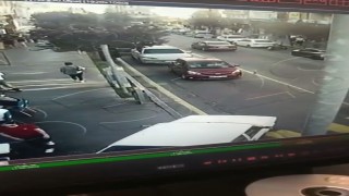 Yolu bıraktı, kaldırımdan ilerledi