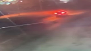 Yolun karşısına geçmek isterken otomobilin altında kaldı