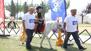 Yozgatta minikler at binmenin heyecanını yaşadı