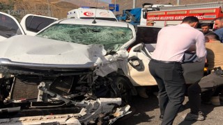 Yüksekova-Van kara yolunda trafik kazası: 3 yaralı