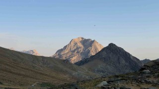 Yüksekovalı dağcılardan Cilo Dağına zirve tırmanışı