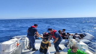 Yunanistanın geri ittiği 30 düzensiz göçmen kurtarıldı