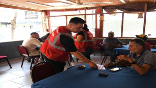 Yunusemre Belediyesi ekipleri kıraathanelerde vatandaşı dinliyor