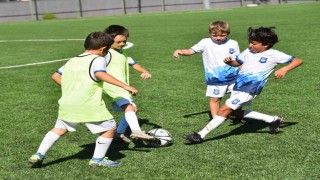 Yunusemre Belediyesi yaz futbol okulu coşkuyla sona erdi