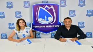 Yunusemre Belediyespor genç smaçör Sude Barını renklerine bağladı