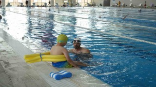 Yüzme Bilmeyen Kalmasın projesi ile Niğdede binlerce çocuk yüzme öğrendi