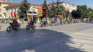 Zafer Bayramını pedal çevirerek kutladılar