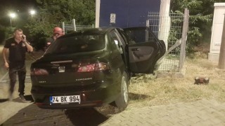 Zonguldakta kontrolden çıkan otomobil trafoya çarptı