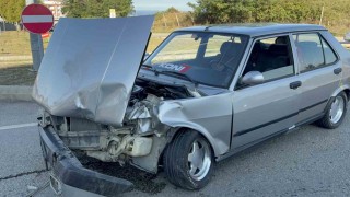 15 yaşındaki sürücü kazada yaralandı