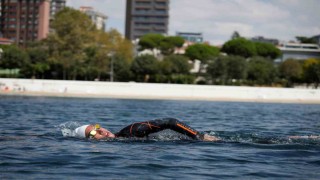 30 Ağustos Zafer Bayramında İrem Sönmezden 30 saatlik tarihi yüzüş