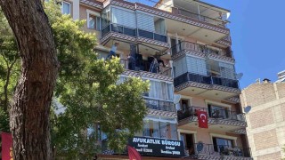 4. katta balkon demirleri üstünde tehlikeli mesai