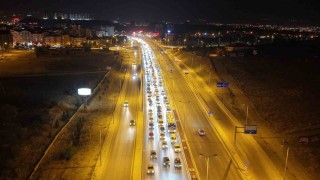 43 ilin geçiş güzergahında hafta sonu trafiği böyle görüntülendi