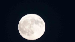 82 dakika sürecek Kanlı Ay tutulması başladı